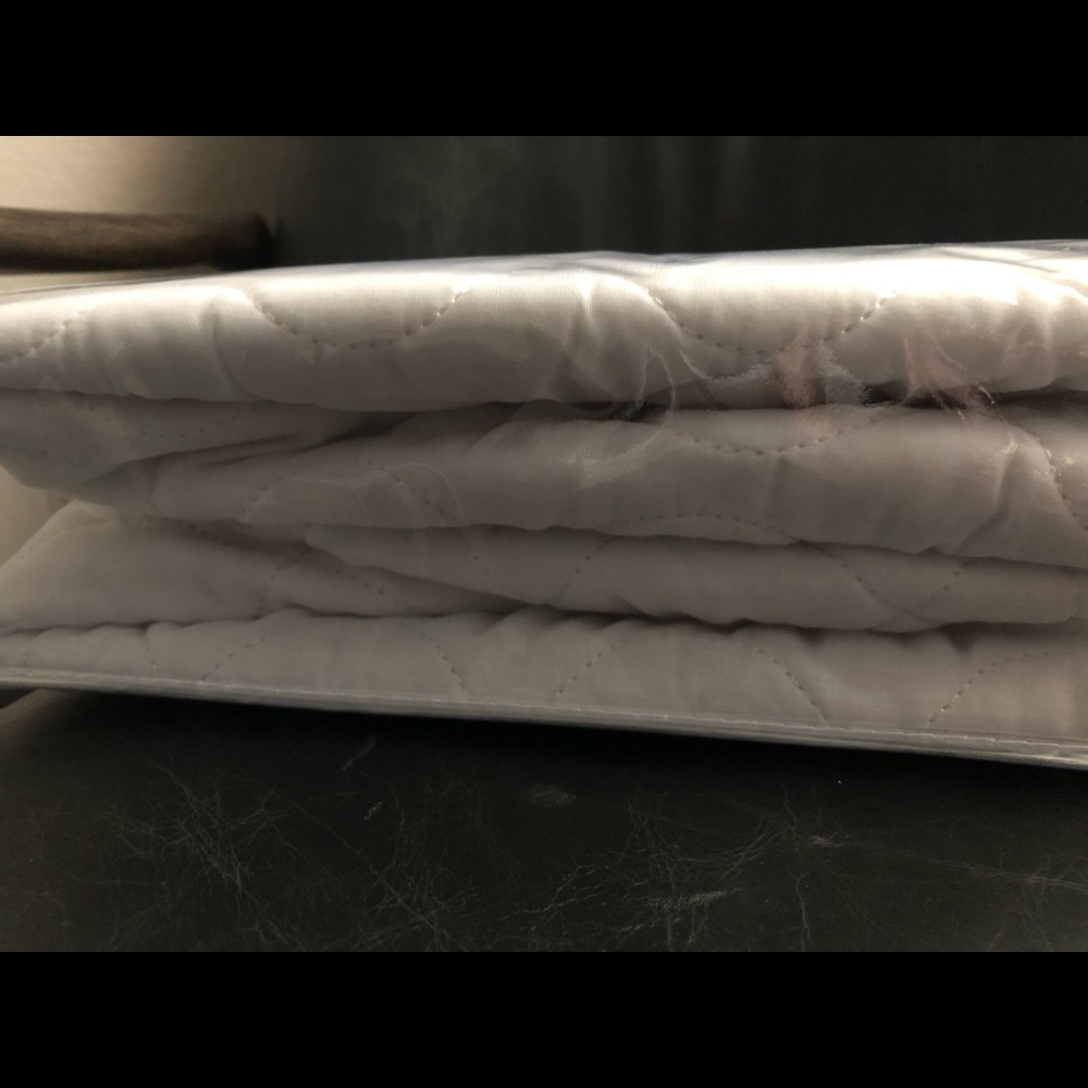 Linenspa Waterproof Sheet Protector - Picture 3 of 3